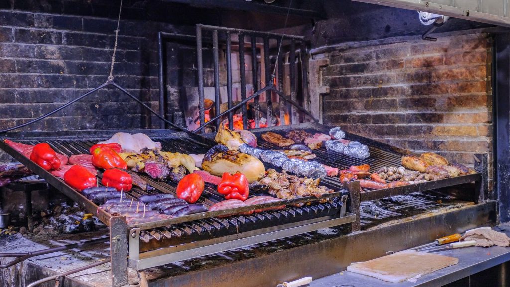 Mercado del puerto montevideo uruguay. Qual a distancia de carro para o uruguai, o que visitar no uruguai em montevideo, pontos turísticos de montevideo e aluguel de carro para montevideo é com a alternativa car com a carta verde você viaja para os países do mercosul